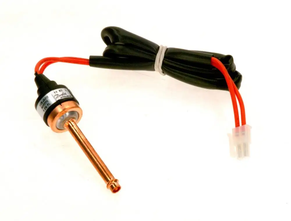 Druckwächter mit Kupferrohr und elektrischen Anschlüssen, erkennbar an der Bosch-Marke, geeignet für den Einsatz in hydraulischen Systemen.
